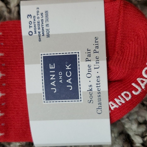 $3 Janie and Jack NWT 0-3 Months Red Patterned Socks - Picture 2 of 3
